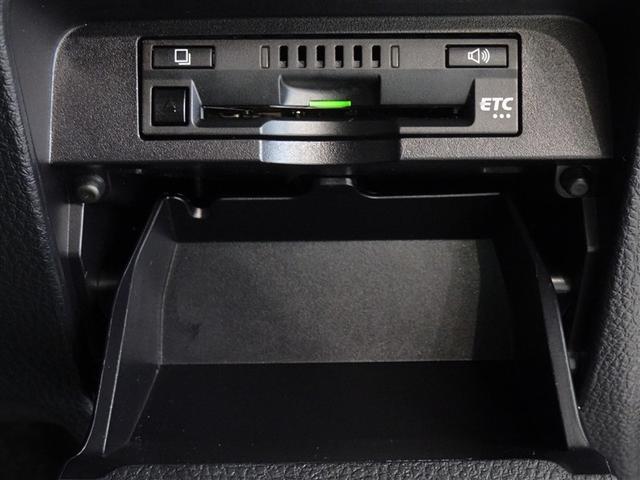 エスクァイア ハイブリッドＧｉ　衝突被害軽減システム　メモリーナビ　フルセグ　後席モニター　バックカメラ　ＥＴＣ　両側電動スライド　フルエアロ　３列シート　ＬＥＤヘッドランプ　スマートキー　乗車定員７人（15枚目）