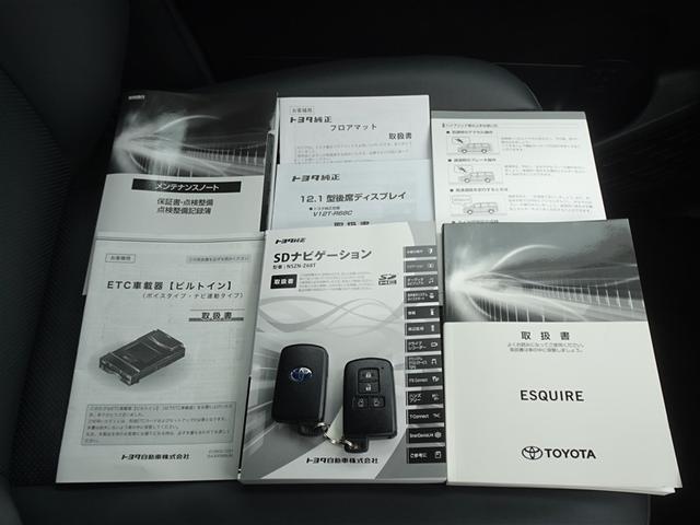 エスクァイア ハイブリッドＧｉ　衝突被害軽減システム　メモリーナビ　フルセグ　後席モニター　バックカメラ　ＥＴＣ　両側電動スライド　フルエアロ　３列シート　ＬＥＤヘッドランプ　スマートキー　乗車定員７人（28枚目）