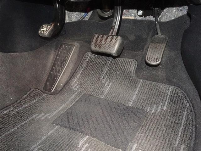 プリウス Ａ　衝突被害軽減システム　メモリーナビ　フルセグ　バックカメラ　ＥＴＣ　ドラレコ　ＬＥＤヘッドランプ　スマートキー（11枚目）