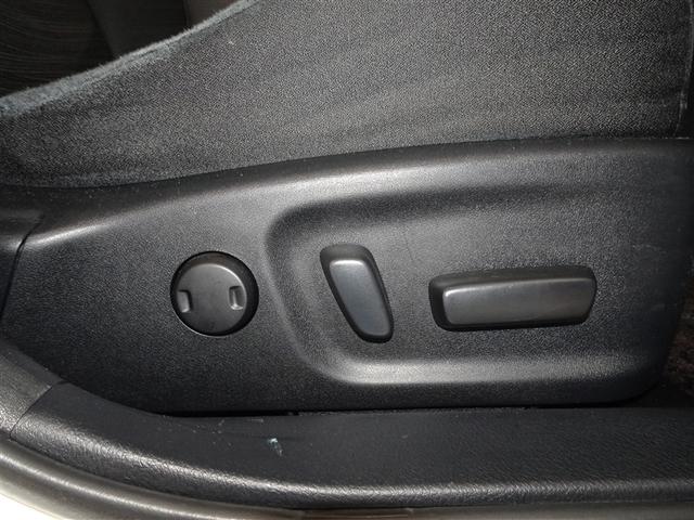 パワーシート搭載。微妙な調整が手軽にでき、ピッタリのポジションで運転することが可能です。