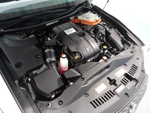 エンジンルームも念入りに清掃しております。