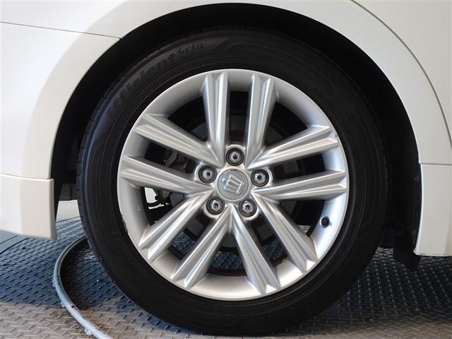 高級感と走りを引き立たせる、純正アルミを装備しています。