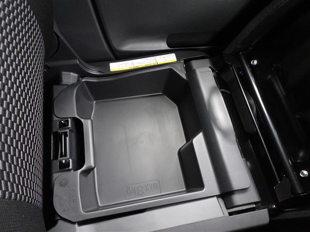 便利な収納ポケット、小物入れを各所に配置しています。