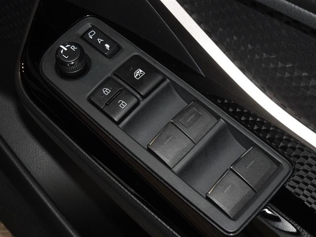 �d���i�[���h�A�~���[�E�p���[�E�C���h�E�𑕔����Ă��܂��B