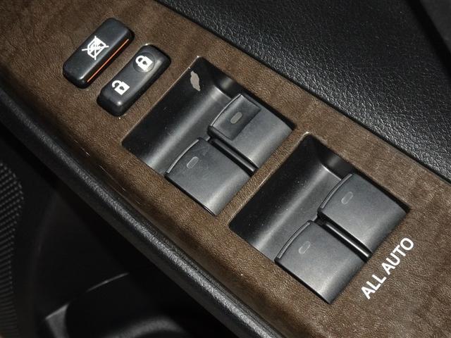 �d���i�[���h�A�~���[�E�p���[�E�C���h�E�𑕔����Ă��܂��B