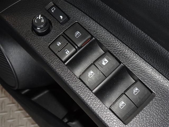 �d���i�[���h�A�~���[�E�p���[�E�C���h�E�𑕔����Ă��܂��B