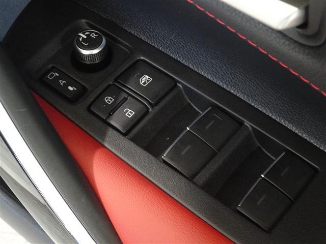 �d���i�[���h�A�~���[�E�p���[�E�C���h�E�𑕔����Ă��܂��B