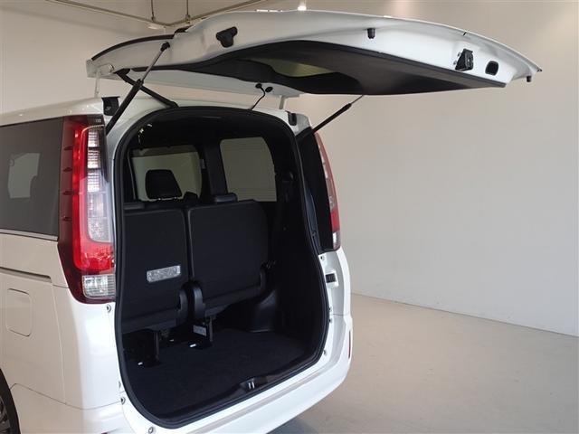 エスクァイア Ｇｉ　ブラックテーラード　衝突被害軽減システム　メモリーナビ　フルセグ　後席モニター　バックカメラ　ＥＴＣ　両側電動スライド　３列シート　ＬＥＤヘッドランプ　スマートキー　乗車定員７人（24枚目）