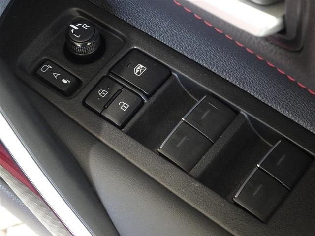 �d���i�[���h�A�~���[�E�p���[�E�C���h�E�𑕔����Ă��܂��B