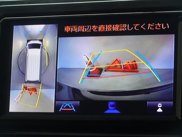 �o�b�N�K�C�h���j�^�[�𑕔����Ă��܂��A�Ԍɓ�������N���N�ł��B�p�m���~�b�N�r���[���j�^�[�𓋍ڂ��Ă��܂��A�ォ��̉摜���\������܂��B