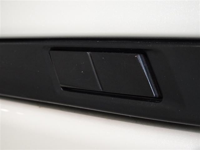 �p���[�o�b�N�h�A�𑕔����Ă��܂��B�J�X�C�b�`�̓g���^�Ƃ��ď��߂Ďԗ����ʗ����ɔz�u�A�ジ���肷�邱�ƂȂ��J�ł��܂��B