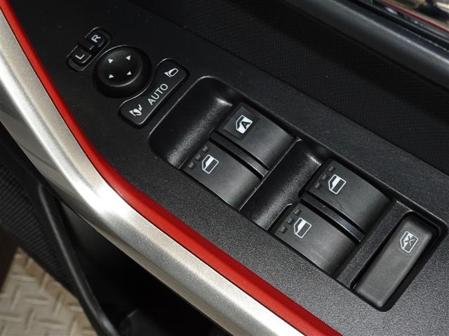 �d���i�[���h�A�~���[�E�p���[�E�C���h�E�𑕔����Ă��܂��B