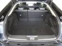 ５人乗車時でも十分なスペースのトランクルームです。