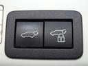 パワーバックドアを装備しています。バックドアを運転席からも開閉できます、便利ですよ。