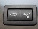 パワーバックドアを装備しています。バックドアを運転席からも開閉できます、便利ですよ。