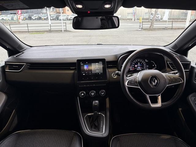 ���[���Z���^�����O�A�V�X�g�i�Ԑ������ێ��x���^�C���e���X�@�e�b�N�p�b�N�j�ȂǁA���ʂȐ�i�^�]�x���V�X�e��������邱�ƂŁA�^�]����̕��ׂ�ጸ���A���S�������߂��B