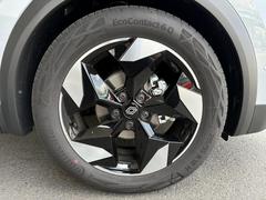 ¿��Ū�ʥ������ۤ��줿�����������ʥ����󥸥�ˤȡ����ߤ������ƿ�ʿ�˿��Ӥ��ǥ�����Ȥʤä��ܥ�ͥåȤϡ����쥬��Ȥǥƥ��Υ��������Ф��դ����ݤ���Ƥ��롣 5