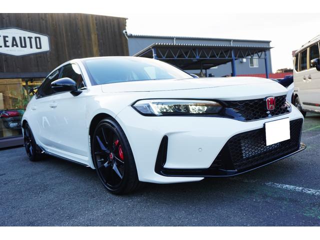 シビック タイプＲ　登録済未使用車　走行距離１０Ｋｍ　６速マニュアル車　バックカメラ　ナビフルセグＴＶ　Ｂｌｕｅｔｏｏｔｈ　ＥＴＣ　純正１９インチホイール（11枚目）