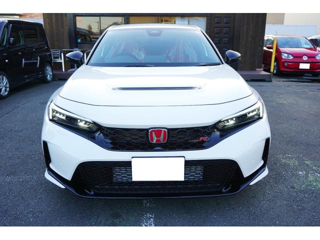 シビック タイプＲ　登録済未使用車　走行距離１０Ｋｍ　６速マニュアル車　バックカメラ　ナビフルセグＴＶ　Ｂｌｕｅｔｏｏｔｈ　ＥＴＣ　純正１９インチホイール（12枚目）