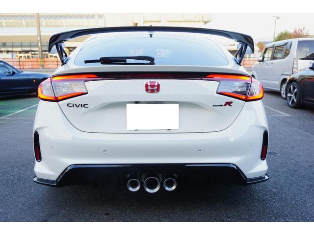 シビック タイプＲ　登録済未使用車　走行距離１０Ｋｍ　６速マニュアル車　バックカメラ　ナビフルセグＴＶ　Ｂｌｕｅｔｏｏｔｈ　ＥＴＣ　純正１９インチホイール（16枚目）