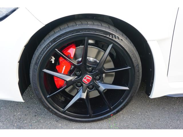 シビック タイプＲ　登録済未使用車　走行距離１０Ｋｍ　６速マニュアル車　バックカメラ　ナビフルセグＴＶ　Ｂｌｕｅｔｏｏｔｈ　ＥＴＣ　純正１９インチホイール（23枚目）