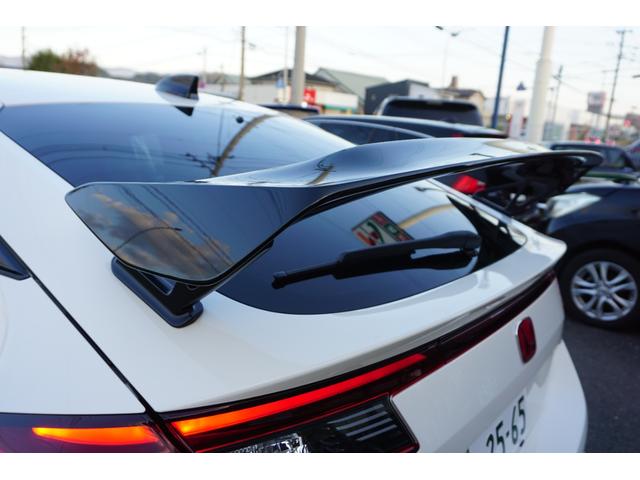 シビック タイプＲ　登録済未使用車　走行距離１０Ｋｍ　６速マニュアル車　バックカメラ　ナビフルセグＴＶ　Ｂｌｕｅｔｏｏｔｈ　ＥＴＣ　純正１９インチホイール（27枚目）