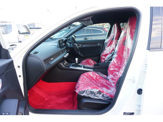 シビック タイプＲ　登録済未使用車　走行距離１０Ｋｍ　６速マニュアル車　バックカメラ　ナビフルセグＴＶ　Ｂｌｕｅｔｏｏｔｈ　ＥＴＣ　純正１９インチホイール（35枚目）