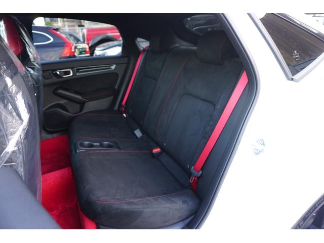 シビック タイプＲ　登録済未使用車　走行距離１０Ｋｍ　６速マニュアル車　バックカメラ　ナビフルセグＴＶ　Ｂｌｕｅｔｏｏｔｈ　ＥＴＣ　純正１９インチホイール（39枚目）