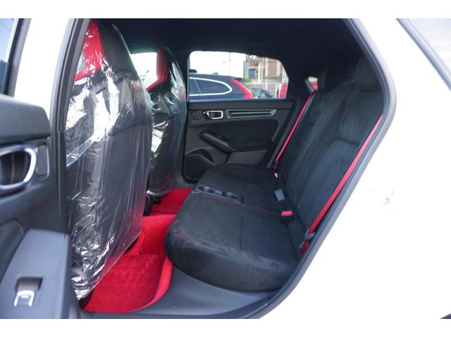 シビック タイプＲ　登録済未使用車　走行距離１０Ｋｍ　６速マニュアル車　バックカメラ　ナビフルセグＴＶ　Ｂｌｕｅｔｏｏｔｈ　ＥＴＣ　純正１９インチホイール（40枚目）