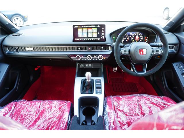 シビック タイプＲ　登録済未使用車　走行距離１０Ｋｍ　６速マニュアル車　バックカメラ　ナビフルセグＴＶ　Ｂｌｕｅｔｏｏｔｈ　ＥＴＣ　純正１９インチホイール（41枚目）