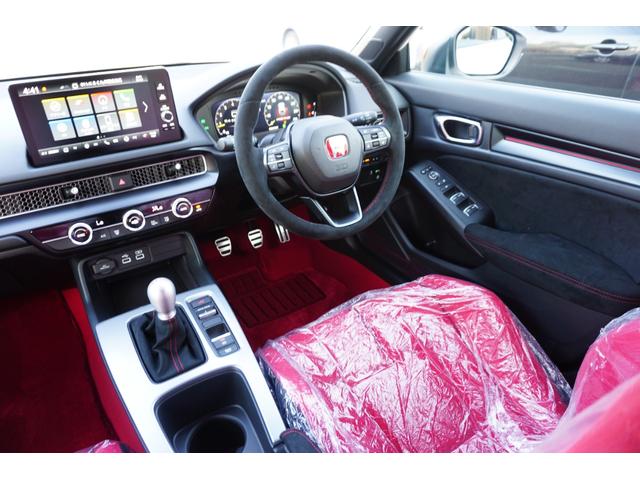 シビック タイプＲ　登録済未使用車　走行距離１０Ｋｍ　６速マニュアル車　バックカメラ　ナビフルセグＴＶ　Ｂｌｕｅｔｏｏｔｈ　ＥＴＣ　純正１９インチホイール（43枚目）