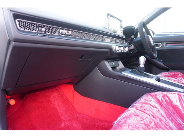 シビック タイプＲ　登録済未使用車　走行距離１０Ｋｍ　６速マニュアル車　バックカメラ　ナビフルセグＴＶ　Ｂｌｕｅｔｏｏｔｈ　ＥＴＣ　純正１９インチホイール（45枚目）