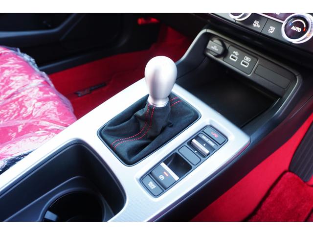 シビック タイプＲ　登録済未使用車　走行距離１０Ｋｍ　６速マニュアル車　バックカメラ　ナビフルセグＴＶ　Ｂｌｕｅｔｏｏｔｈ　ＥＴＣ　純正１９インチホイール（49枚目）