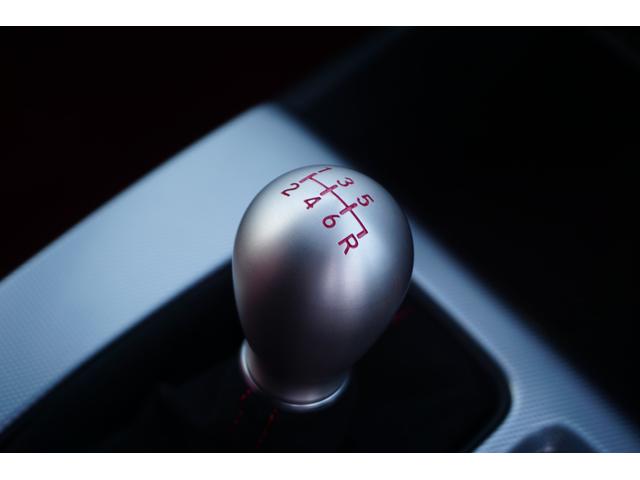 シビック タイプＲ　登録済未使用車　走行距離１０Ｋｍ　６速マニュアル車　バックカメラ　ナビフルセグＴＶ　Ｂｌｕｅｔｏｏｔｈ　ＥＴＣ　純正１９インチホイール（50枚目）