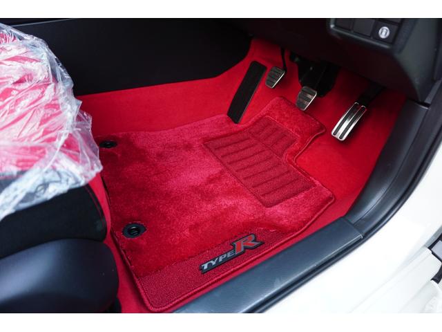 シビック タイプＲ　登録済未使用車　走行距離１０Ｋｍ　６速マニュアル車　バックカメラ　ナビフルセグＴＶ　Ｂｌｕｅｔｏｏｔｈ　ＥＴＣ　純正１９インチホイール（58枚目）