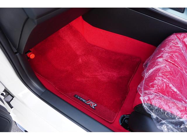 シビック タイプＲ　登録済未使用車　走行距離１０Ｋｍ　６速マニュアル車　バックカメラ　ナビフルセグＴＶ　Ｂｌｕｅｔｏｏｔｈ　ＥＴＣ　純正１９インチホイール（59枚目）