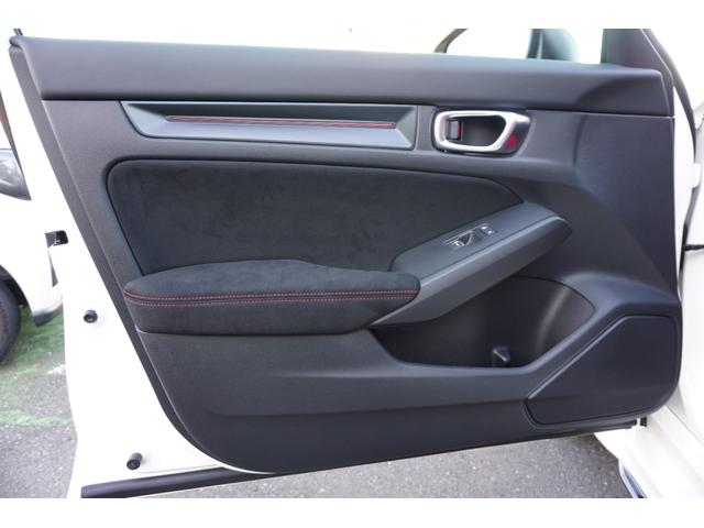 シビック タイプＲ　登録済未使用車　走行距離１０Ｋｍ　６速マニュアル車　バックカメラ　ナビフルセグＴＶ　Ｂｌｕｅｔｏｏｔｈ　ＥＴＣ　純正１９インチホイール（60枚目）