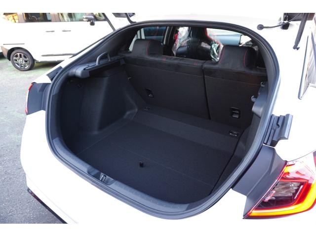 シビック タイプＲ　登録済未使用車　走行距離１０Ｋｍ　６速マニュアル車　バックカメラ　ナビフルセグＴＶ　Ｂｌｕｅｔｏｏｔｈ　ＥＴＣ　純正１９インチホイール（64枚目）