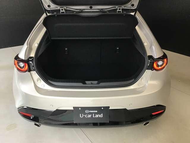 MAZDA3ファストバック 20S TRGSEL レザーシート Pシート フルセグTV レーダークルーズ LEDヘッドライト キーレス 衝突被害軽減ブレーキ シートヒーター スマートキー バックカメラ ETC アイドリングストップ ナビTV 4WD(11枚目)