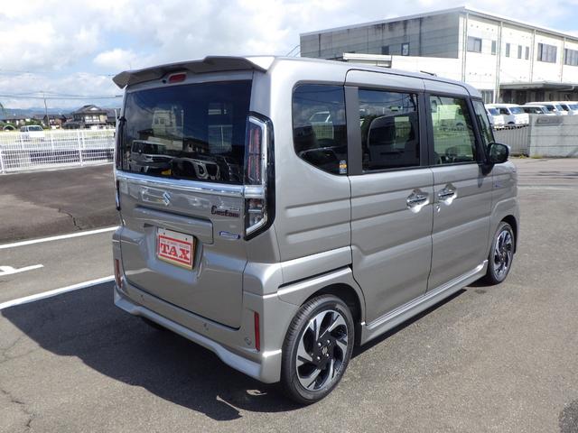 スペーシアカスタム ハイブリッドＸＳ　４ｋｍ　届出済未使用車　左右後部座席シートオットマン　両側電動スライド　ＬＥＤヘッドライト＆フォグ　ヘッドアップディスプレイ　２シートヒーター　室内サーキュレータ　左右リアドアロールサンシェード（5枚目）