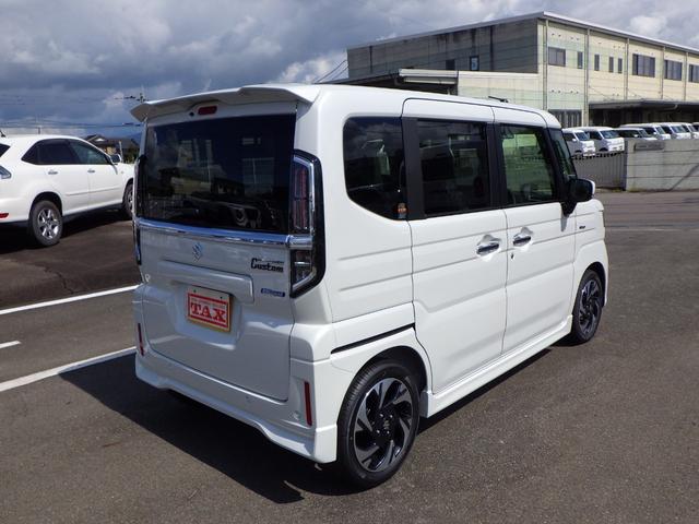 スペーシアカスタム ハイブリッドＸＳ　４ｋｍ　届出済未使用車　左右後部座席シートオットマン　両側電動スライド　ＬＥＤヘッドライト＆フォグ　ヘッドアップディスプレイ　２シートヒーター　室内サーキュレータ　左右リアドアロールサンシェード（5枚目）