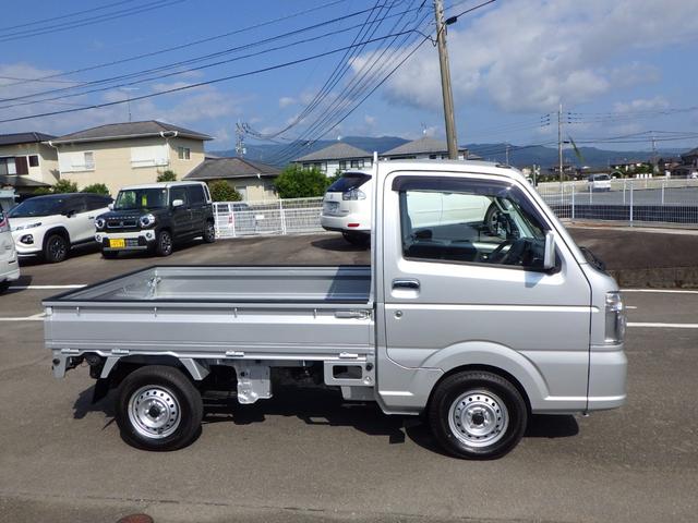 キャリイトラック 農繁スペシャル　４５３ｋｍ　高低切替レバー式４ＷＤ　デフロック　パワーウインド　キーレスエントリー　三方開ゲート＆鳥居ゴム　リアゲートチェーン　作業灯　フロアマット　サイドバイザー　荷台マット　キャビンバックモール（4枚目）