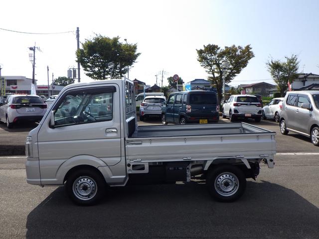 キャリイトラック 農繁スペシャル　４５３ｋｍ　高低切替レバー式４ＷＤ　デフロック　パワーウインド　キーレスエントリー　三方開ゲート＆鳥居ゴム　リアゲートチェーン　作業灯　フロアマット　サイドバイザー　荷台マット　キャビンバックモール（8枚目）