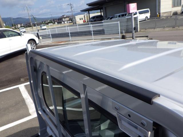 キャリイトラック 農繁スペシャル　４５３ｋｍ　高低切替レバー式４ＷＤ　デフロック　パワーウインド　キーレスエントリー　三方開ゲート＆鳥居ゴム　リアゲートチェーン　作業灯　フロアマット　サイドバイザー　荷台マット　キャビンバックモール（22枚目）