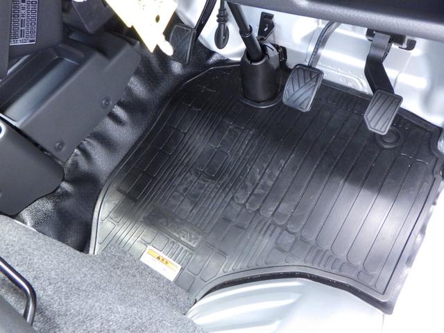 キャリイトラック 農繁スペシャル　４５３ｋｍ　高低切替レバー式４ＷＤ　デフロック　パワーウインド　キーレスエントリー　三方開ゲート＆鳥居ゴム　リアゲートチェーン　作業灯　フロアマット　サイドバイザー　荷台マット　キャビンバックモール（27枚目）