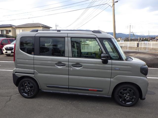 スペーシアギア 　純正９インチ全方位モニター付メモリーナビ　ブルートゥース　ＵＳＢ　スマホ対応・アップルカープレイ・アンドロイドオート対応ディスプレイオーディオ　ステリモスイッチ　届出済未使用車（5枚目）