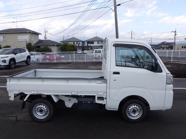 ハイゼットトラック スタンダード　６１４９１ｋｍ　有効車検期限８／１２　ワンタッチボタン式パートタイム４ＷＤ　ＡＣ　ＰＳ　ヘッドライトレベライザー　荷台ゴムマット　三方開プロテクターゴム　鳥居ゲートゴム　リアゲートチェーン（4枚目）