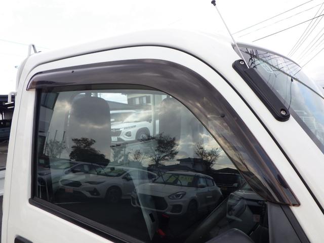 ハイゼットトラック スタンダード　６１４９１ｋｍ　有効車検期限８／１２　ワンタッチボタン式パートタイム４ＷＤ　ＡＣ　ＰＳ　ヘッドライトレベライザー　荷台ゴムマット　三方開プロテクターゴム　鳥居ゲートゴム　リアゲートチェーン（12枚目）