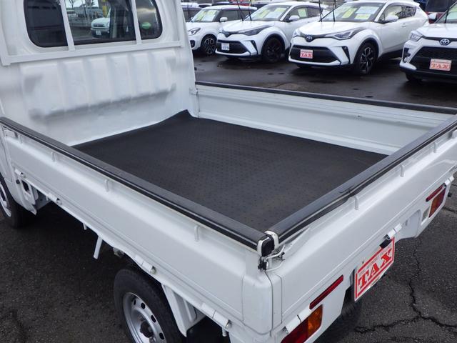 ハイゼットトラック スタンダード　６１４９１ｋｍ　有効車検期限８／１２　ワンタッチボタン式パートタイム４ＷＤ　ＡＣ　ＰＳ　ヘッドライトレベライザー　荷台ゴムマット　三方開プロテクターゴム　鳥居ゲートゴム　リアゲートチェーン（15枚目）