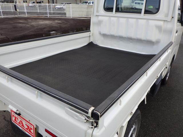 ハイゼットトラック スタンダード　６１４９１ｋｍ　有効車検期限８／１２　ワンタッチボタン式パートタイム４ＷＤ　ＡＣ　ＰＳ　ヘッドライトレベライザー　荷台ゴムマット　三方開プロテクターゴム　鳥居ゲートゴム　リアゲートチェーン（16枚目）